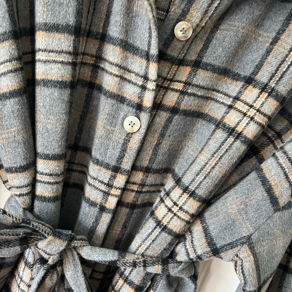 Unknown brand. Tag remvd. Size m. Oversized fit with waist tie belt. Cute plaid! - Picture 6 of 6